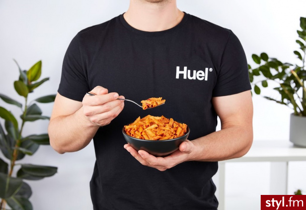 Huel poszerza ofertę posiłków na ciepło o nowy aromatyczny i sycący danie Bolognese z soczystymi pomidorami i makaronem penne. Już nie musisz wybierać między kuszącym smakiem włoskiej kuchni a pełnowartościowym posiłkiem. Dostępne na: www.huel.com. - Kuchnia