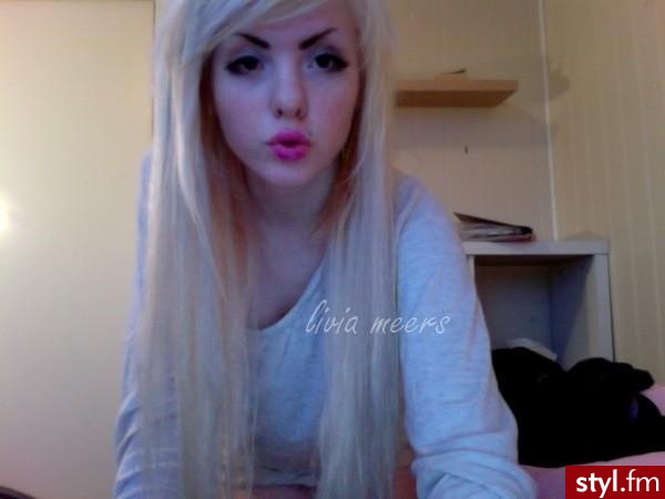 fryzury-dlugie. blondi <3 ślicznie jej - Długie Fryzury