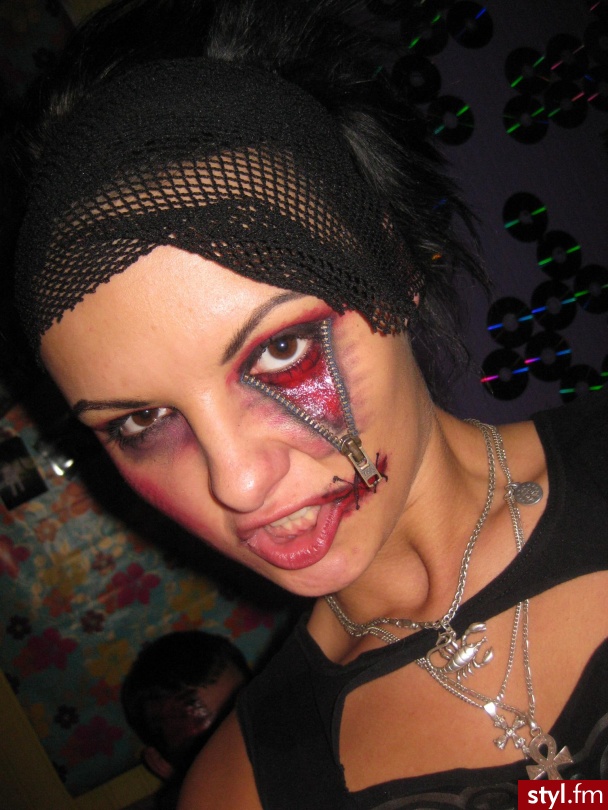 Halloween. to ja czyli mój makijaż na halloween, pomysł nie mój chcociaz troszke dodałam, jest tu zdjecie chlopaka w originale:P - Makijaże