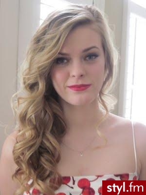 Blond Rozpuszczone Kręcone Wieczorowe Długie Fryzury