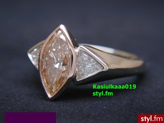 Pierścionek Zaręczynowy. Jeśli Jest Już w Galerii Proszę Pisać Tylko Na Priv ;) - Biżuteria ślubna Ślub Moda