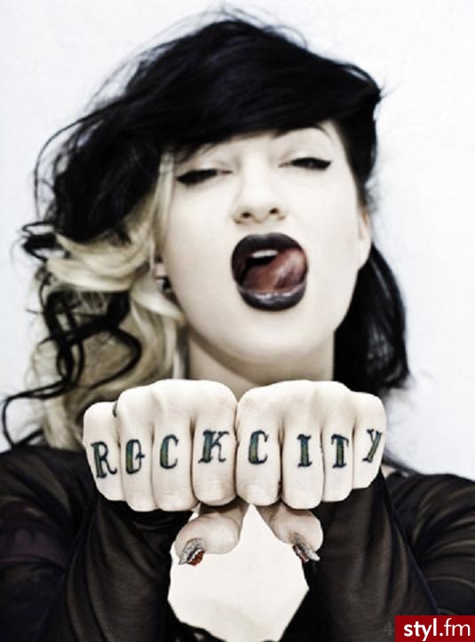 Porcelain Black <3 - Kolorowe Punk Rock Alternatywne Średnie Fryzury