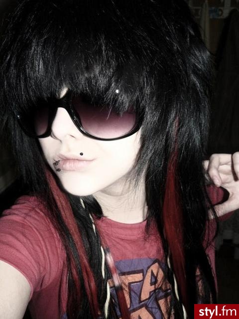 to nie moja fotka ^^ jeżeli to zdjecie znajduje sie juz w galerii prosze napisac, to usune xd - EMO Alternatywne Średnie Fryzury