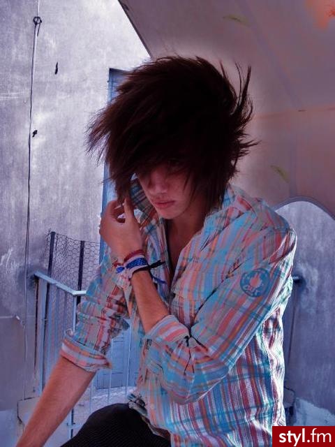 ...Add by Martin... Jak pare innych moich zdjec tu dodanych.. On jest tez z Grecji... ;) - EMO Alternatywne Średnie Fryzury