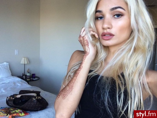 Blond Rozpuszczone Kręcone Na co dzień Długie Fryzury