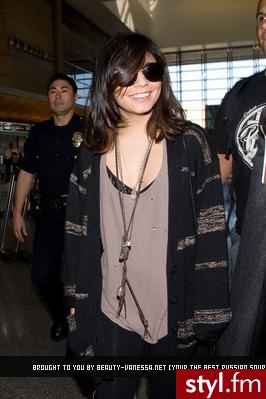 Vanessa Hudgens - Pozostałe Ciuchy Moda
