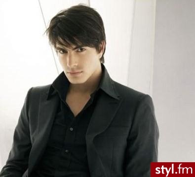 ;). Brandon Routh - Średnie Męskie Fryzury