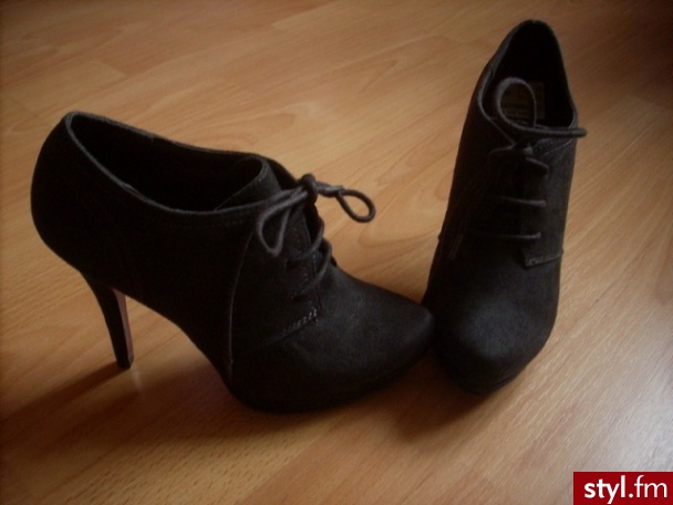 Kochamy klasykę;) - Botki Buty Moda