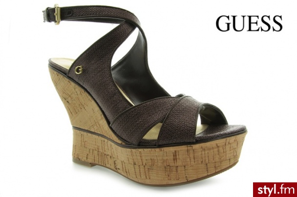 Guess LAILANNI ZEPPA WEDGE TEXTURE DARK BROWN - Koturny Buty Moda