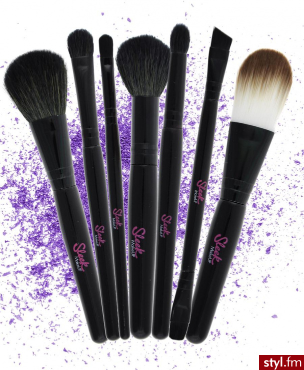 Sleek 7 Piece Brush Set 214 Zestaw pędzli w etui - Portfele i etui Dodatki Moda