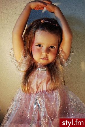 mini księżniczka /. - Średnie Fryzury