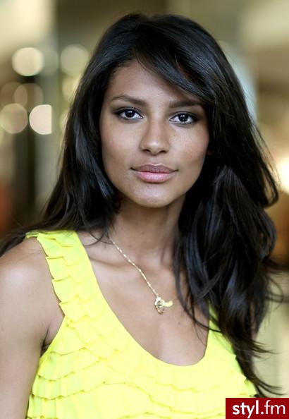 Emanuela De Paula. Emanuela De Paula - Długie Fryzury