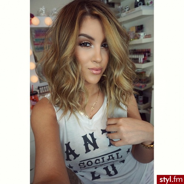 Blond Rozpuszczone Kręcone Na co dzień Średnie Fryzury