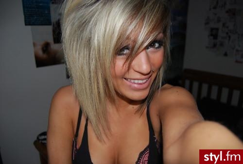  - Blond Rozpuszczone Proste Na co dzień Średnie Fryzury