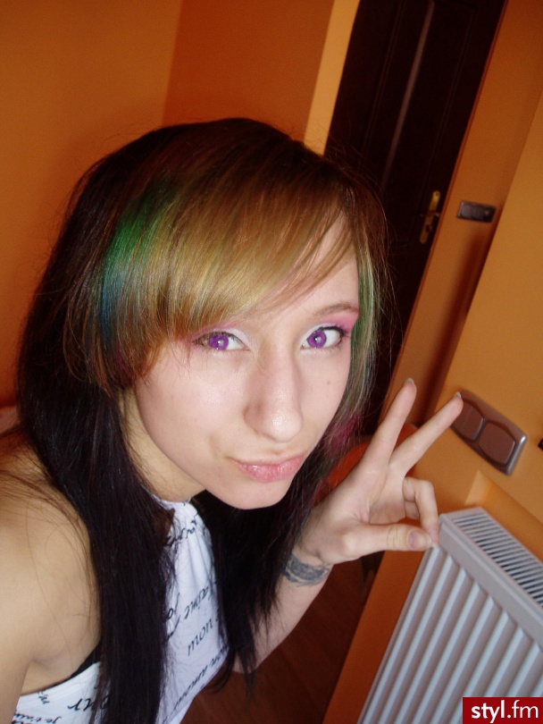 Po farbowaniu ala zebra^^ - Średnie Fryzury