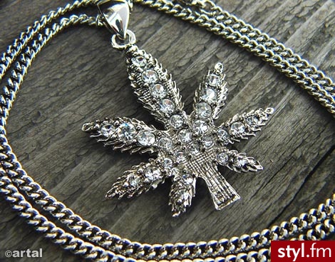 Jubileo.pl WISIOR BLING BLING MARIHUANA kolor srebrny łańcuszek marihuana rr13 - Łańcuszki Biżuteria Moda