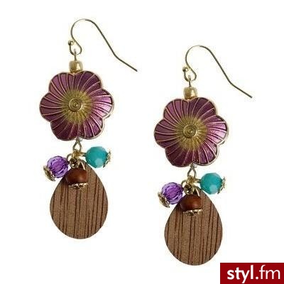Gold coloured flower and wood earrings - EB by Erickson Beamon - Polyvore. Pobrano ze strony: http://www.polyvore.com/gold_coloured_flower_wood_earrings/thing?id=17287650 - Pozostałe Dodatki Moda