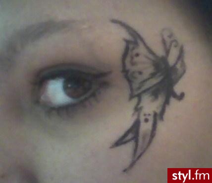 Moj kolejny motyl na twarzy wykonany eyelinerem. - Makijaże
