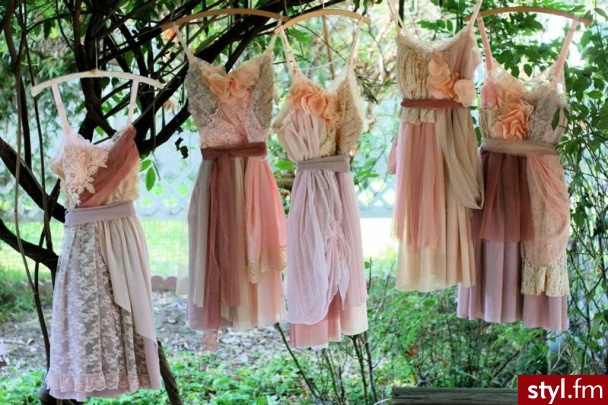 Sukienki Moda