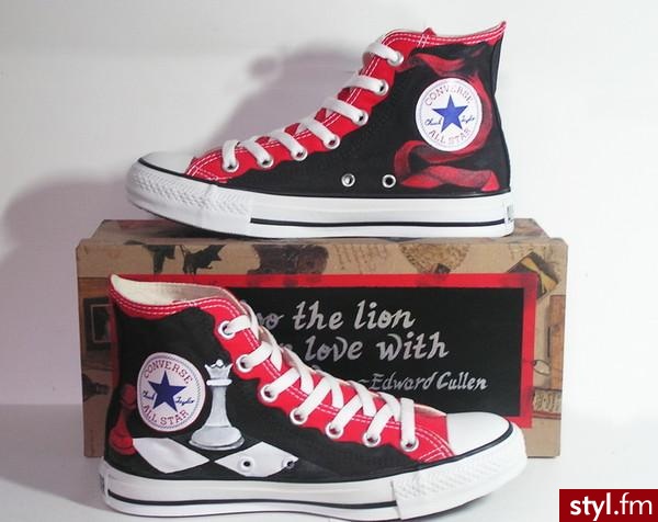 No to może butki z Edziem ??
Converse twighlight hand made xD

ps.jedno jest takie samo... - Pozostałe Buty Moda