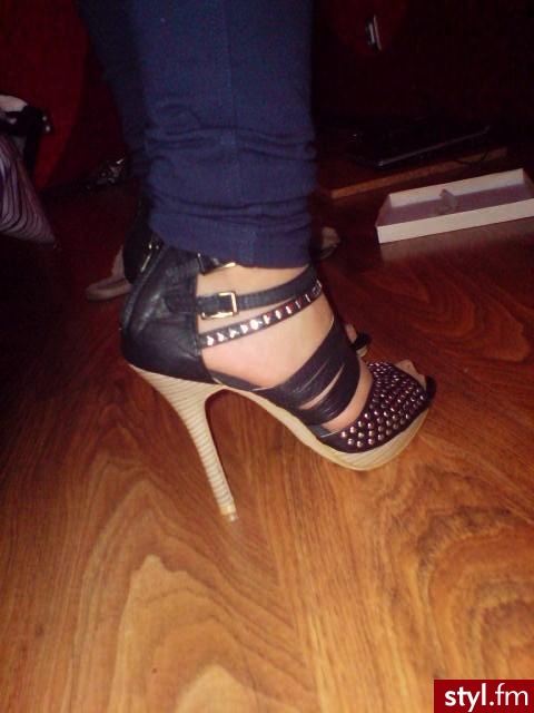 fajne. Nie kupiłam tamtych jasnych,te bardziej mi się spodobały:) i są wygodniejsze. - Pozostałe Buty Moda