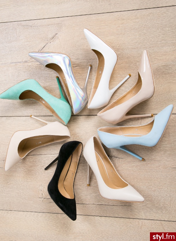 <3 - Szpilki Buty Moda