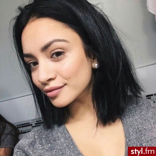 Średnie Fryzury