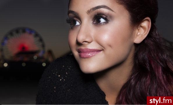 Ariana Grande - Dzienne Makijaże