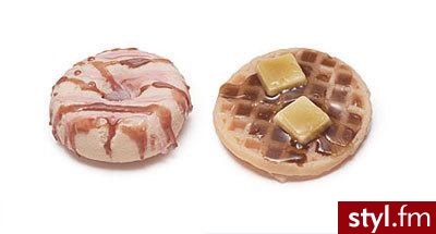 Wyglądają na pączka i słodkiego wafla, a tak naprawdę.. to mydełka! Cena: $10 / zauważyłam, że ktoś z nudów polubił dawać mi same oceny jeden. jeśli masz jaja, to napisałbyś chociaż, dlaczego ;) - Misz-masz