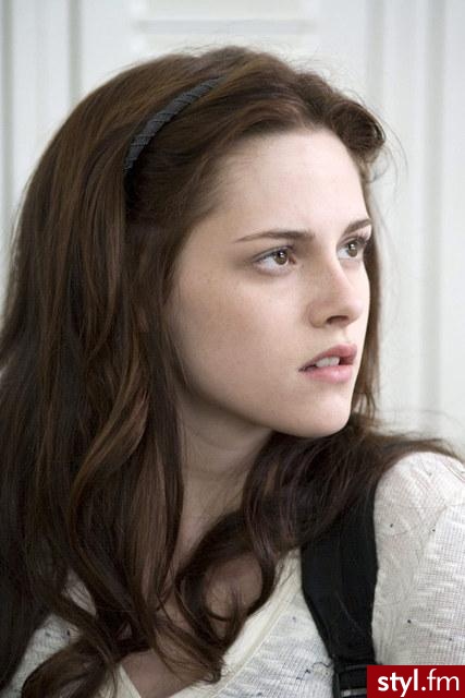 Bella Swan, czyli Kristen Stewart, poraz drugi w innej kategorii. - Długie Fryzury