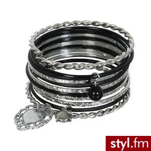 Lot de bracelets noirs et m - Polyvore. Pobrano ze strony: http://www.polyvore.com/lot_de_bracelets_noirs_et/thing?id=23009220 - Pozostałe Dodatki Moda