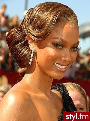 Tyra Banks - Wieczorowe Średnie Fryzury