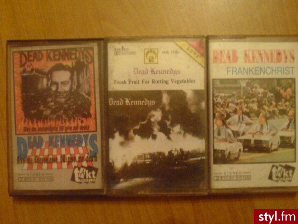 KASETY MAGNETOFONOWE. ORYGINALNE KASETY MAGNETOFONOWE, STARE ALE JARE KAPELE PUNKOWE, SKA METAL. KASETY SĄ ORYGINALNE. DOSKONAŁY PREZENT DLA KOGOŚ KTO KOCHA MUZYKĘ I POSIADA MAGNETOFON ^^

UWAGA, SUGEROWANA CENA ZA SZTUKĘ!!! - Misz-masz