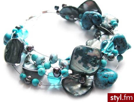 na allegro za 38zł a to link do aukcji http://www.allegro.pl/item378284516_voire_sliczna_bransoletka_bizuteria_artystyczna.html - Pozostałe Dodatki Moda