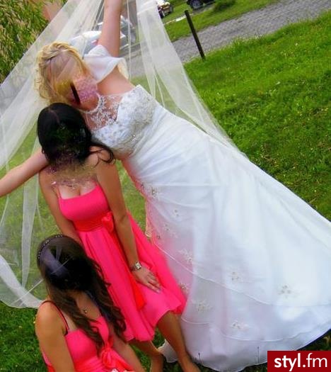 SPRZEDAM TANIO z dodatkami gratis - Suknie ślubne Ślub Moda