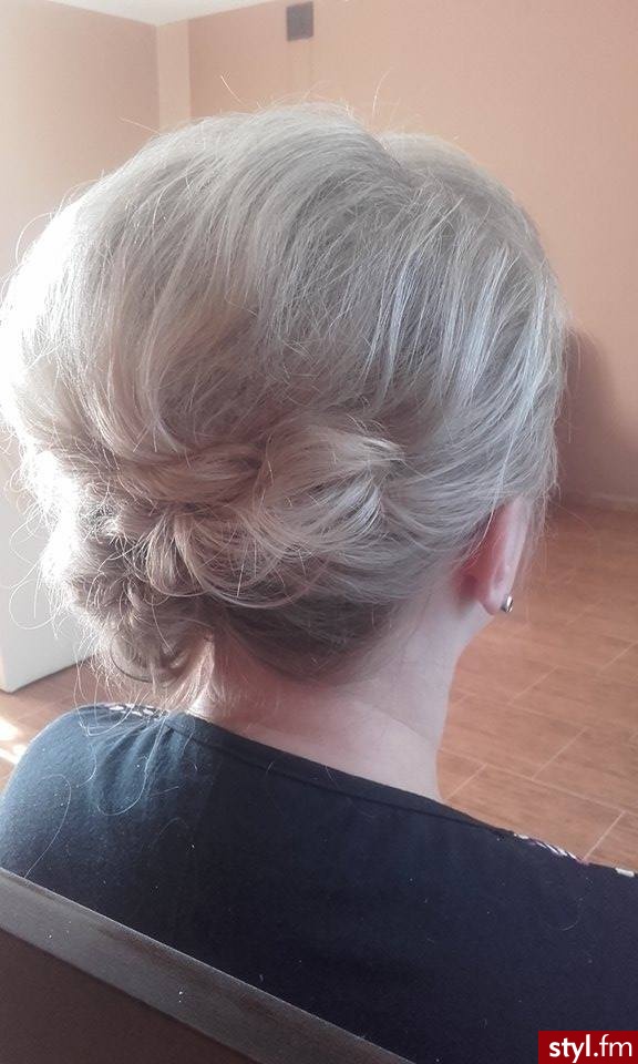 Blond Upięcie Kręcone Wieczorowe Średnie Fryzury