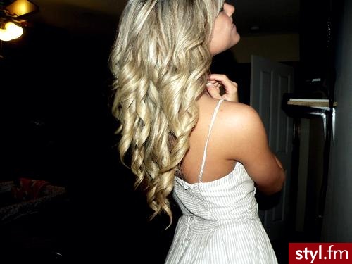Blond Rozpuszczone Kręcone Na co dzień Długie Fryzury
