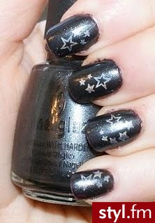 Naklejki KONAD i China Glaze lakier . ; * - Paznokcie