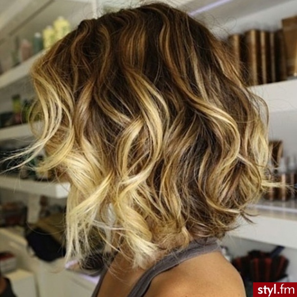 Blond Rozpuszczone Kręcone Na co dzień Średnie Fryzury