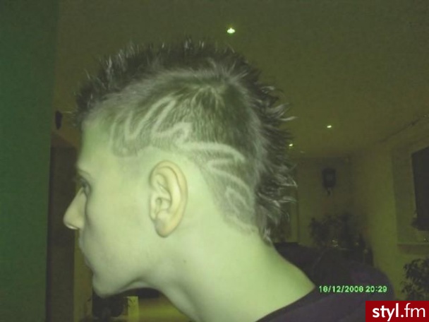 Wzorek przedstawiający plemnikos dzikusos :P nazwany tak przez moich kumpli :P - Punk Rock Alternatywne Średnie Fryzury