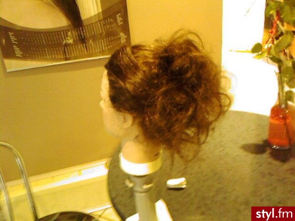 Wieczorowe Średnie Fryzury