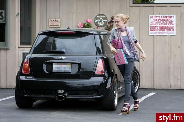 Dakota Fanning , boskie buty<3 - Moda uliczna Inne Moda