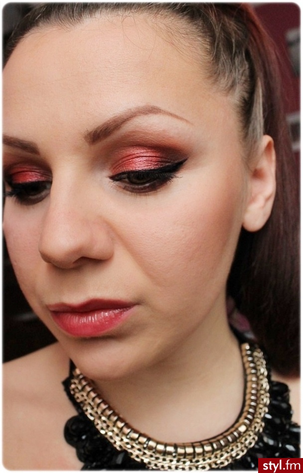 http://color-explosion-blog.blogspot.com/2016/02/moja-inspiracja-makijazu-w-stylu-vamp.html - Wieczorowe Makijaże