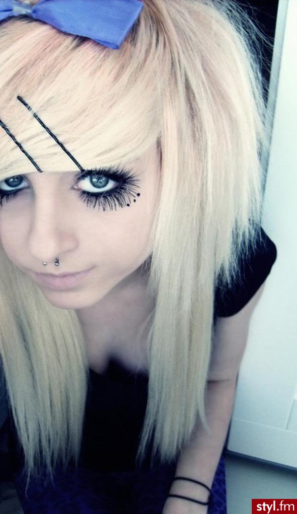 jak juz jest to gdzecznie powiedz i podaj link! - EMO Alternatywne Średnie Fryzury