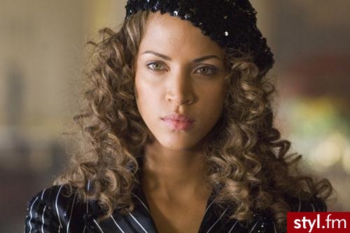(\\\",). Noémie Lenoir - Kręcone Na co dzień Średnie Fryzury
