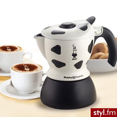 wsyp do środka potrzebne składniki aby stworzyć swoje ulubione cappuccino i dzięki temu Bialettki Mukka Expresso Cappucino Maker, cappucino będzie pyszne jak nigdy przedtem! 89.95$ - Gadżety Inne Moda