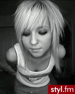 StYl EmO ;D. Ta FrYzUrKa JeSt śWiEtnA I TaKą MaM ;** - EMO Alternatywne Średnie Fryzury
