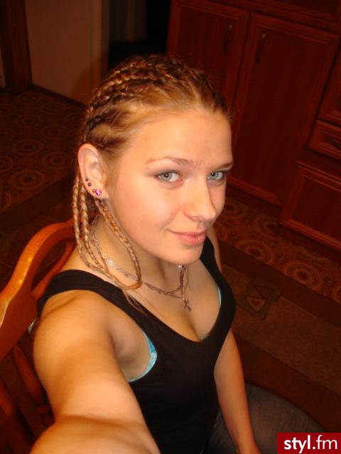 jakiś czas temu z nudów zrobiłam te warkoczyki, 3 godz. mi to zajęło. - Dredy Alternatywne Średnie Fryzury