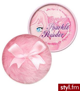 Puder ze świecącymi drobinkami od firmy Eyeko. Nie tylko jego różowy kolor sprawi, że poczujesz się słodko - ale także cukierkowy zapach. Cena: £4.90 - Misz-masz