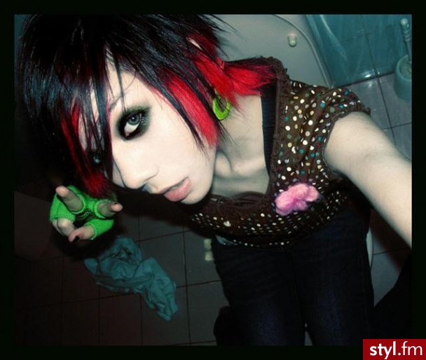 jest .? daj link ;] - EMO Alternatywne Średnie Fryzury